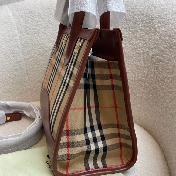 BURBERRY Two Way Baby Title Bag - Picture 5 of 8